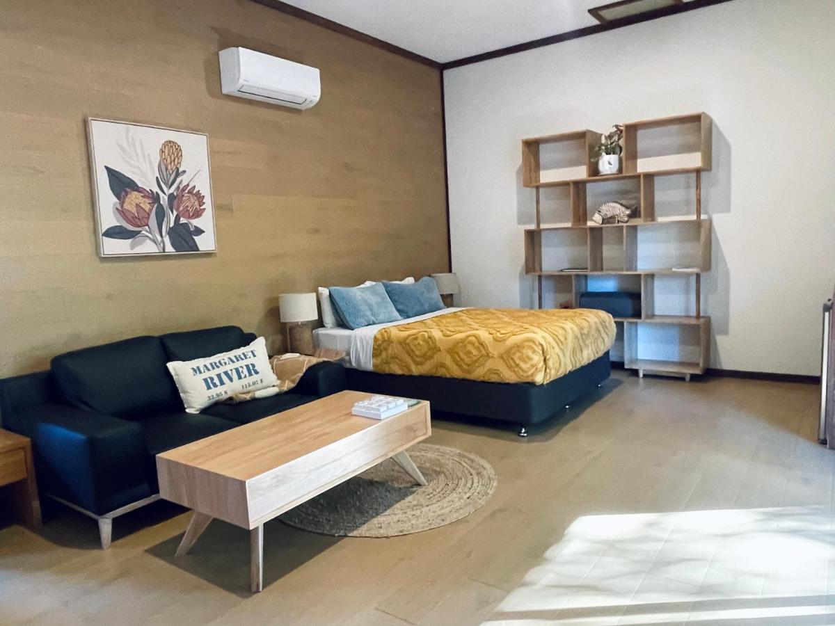 Grape Juice Retreat Rustic Romantic Gateway 5Mins To Beaches & Town 마가렛리버 외부 사진